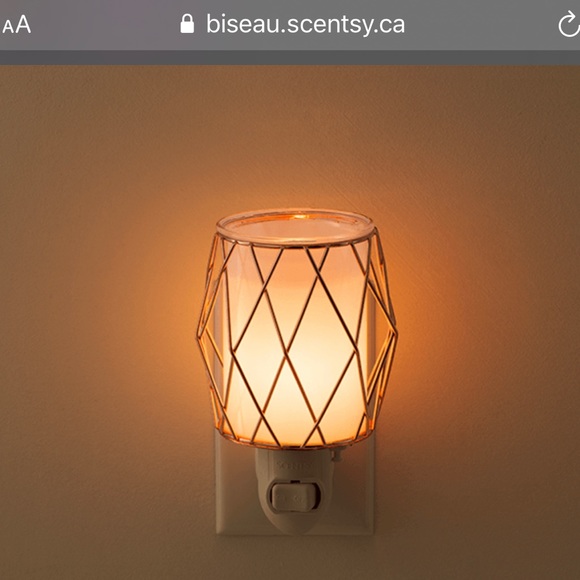 💜 wall plug in scentsy 💜 🎁with random wax🎁 - Picture 2 of 3